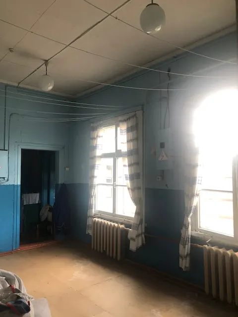 Здание, нежилое, площадь 157,5 кв.м, кадастровый номер 44:02:190107:127, расположенное по адресу: Костромская область, м.о.Буйский, п.Корёга, ул.Корёжская, д.13 и Земельный участок, площадь 1256 кв.м., кадастровый номер 44:02:190107:32, категория земель: земли населенных пунктов, местоположение установлено относительно ориентира, расположенного в границах участка. Почтовый адрес ориентира: Костромская область, муниципальный округ Буйский, поселок Корёга, ул Корёжская, земельный участок 13