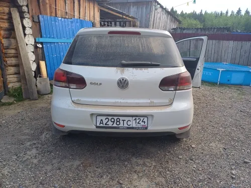 Легковой автомобиль комби (хэтчбек) VOLKSWAGEN Golf, 2011 г.в., г/н A298TC124, VIN WVWZZZ1KXCW076915, номер кузова WVWZZZ1KXCW076915, цвет белый. Начальная цена продажи 1 186 000 руб. Задаток 177950 руб.