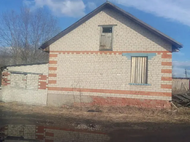 нежилое здание с земельным участком по адресу: Ярославская область, Первомайский муниципальный округ, с.Всехсвятское, Школьный пер., д.5