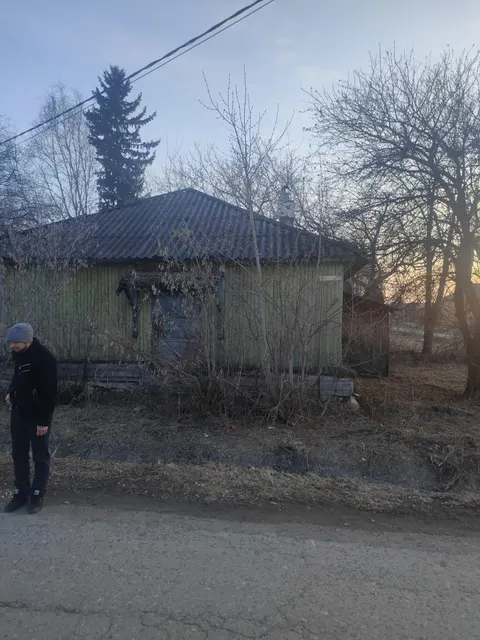 Земельный участок площадью 758 кв.м.,  кадастровым номером 72:05:1001002:6, РФИ П11770005128, и расположенное на нем нежилое здание площадью 107.1 кв.м., с кадастровым номером 72:05:1001002:663, РФИ П12770076172, адрес: Тюменская область, р-н Вагайский, с. Вагай, ул. Кооперативная, д. 1.