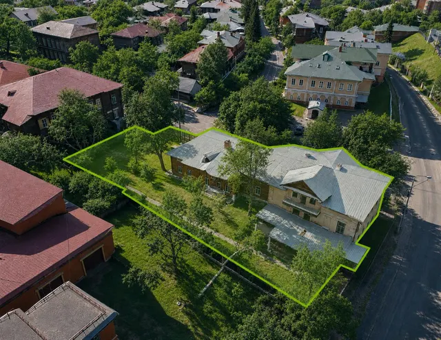 Продажа находящегося в федеральной собственности объекта недвижимого имущества площадью 467,8 кв. м (кад. номер 70:21:0100059:691), являющегося объектом культурного наследия регионального значения, находящимся в неудовлетворительном состоянии, местоположение: Томская область, г. Томск, ул. Октябрьская, д. 2,  с одновременным предоставлением в аренду находящегося в федеральной собственности земельного участка площадью 1189 кв. м (кад. номер 70:21:0100059:244), на котором расположен такой объект.