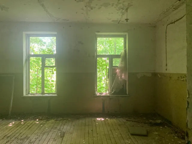 Здание клуба с земельным участком