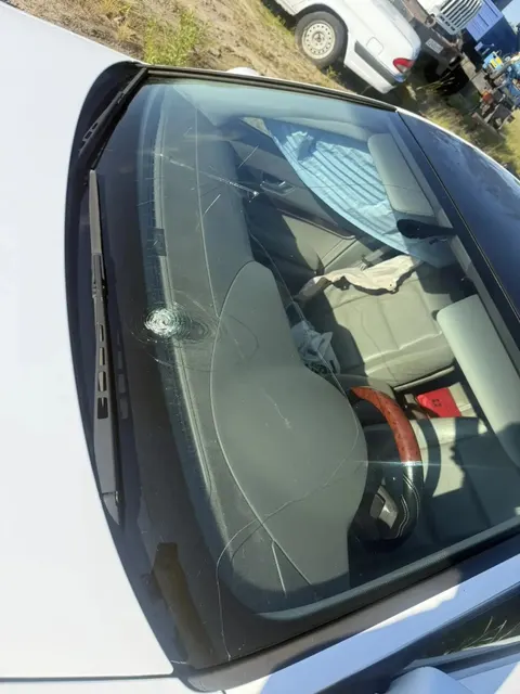 Автомобиль марки «AUDIA6», г.р.з. А656РН89, белого цвета. ТС имеет ограничения ФССП на регистрационные действия (ключи и документы отсутствуют, техническое состояние не проверялось, пробег не известен). Имущество продается в том виде, в каком оно есть, в случае продажи возврату/обмену не подлежит. За скрытые дефекты имущества Продавец ответственности не несет.