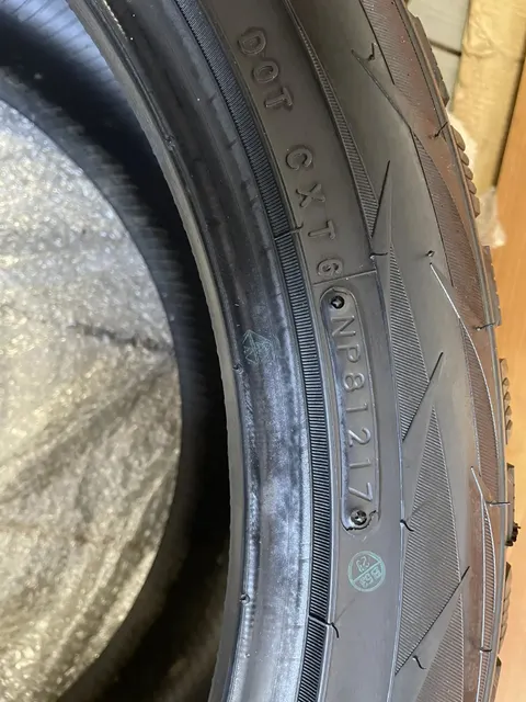 Автомобильная зимняя шина TOYO Observe G-3 Ice 295/40 R21