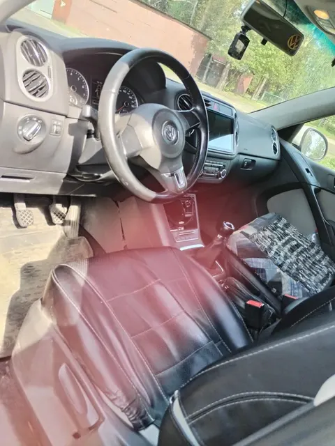 Транспортное средство Volkswagen Tiguan, 2010 года выпуска, цвет – белый, VIN XW8ZZZ5NZBG103087, государственный номер О425ВК29. Состояние ТС: повреждение лакокрасочного покрытия на переднем бампере, на левой передней двери, сколы и многочисленные очаги коррозии.