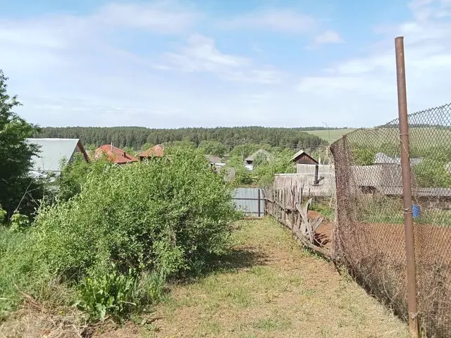 Жилой дом с земельным участком
