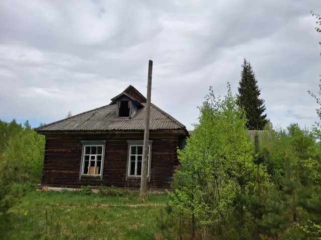 Находящиеся в муниципальной собственности здание школы с кадастровым номером 32:11:0010150:31, площадью 533,8 кв.м., мастерские школы с кадастровым номером 32:11:0010150:32, площадью 65,8 кв.м., расположенные на земельном участке с кадастровым номером 32:11:0010150:29, площадью 9816 кв.м., по адресу: Брянская область, р-н Клетнянский, п Быстрянка, ул Школьная, д 1