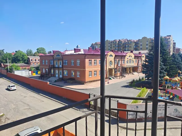 Нежилое административное здание