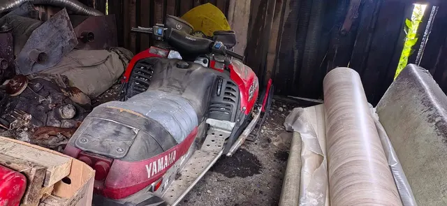 Снегоход марки "YAMAHA VENOM".