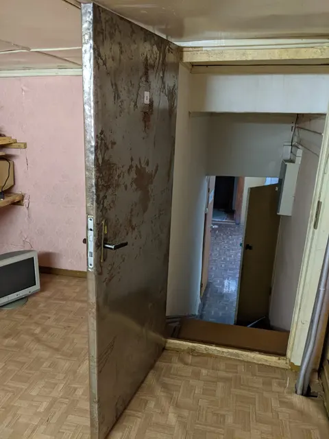 Нежилое помещение № 11 площадью 10,3 кв.м, расположенное на 1 этаже здания по адресу: Вологодская область, р-н Кирилловский, г Кириллов, ул Мира, д 3