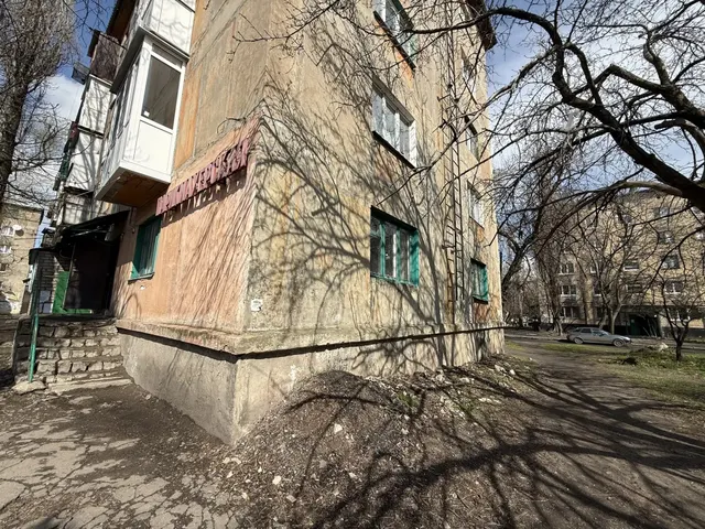 Нежилое помещение, входящее в состав жилого дома, кадастровый номер 93:00:0000000:164472, площадью 91,40 кв. м, расположенное по адресу: Российская Федерация, Донецкая Народная Республика, городской округ Торез, поселок городского типа Пелагеевка, микрорайон «30 лет Победы», дом 30.