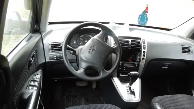 Автомобиль марки ХЕНДЭ TUCSON 2.0 GLS государственный регистрационный знак О328ЕР29 (отсутствует), 2006 г.в., KMHJN81BP6U412500, цвет черный.