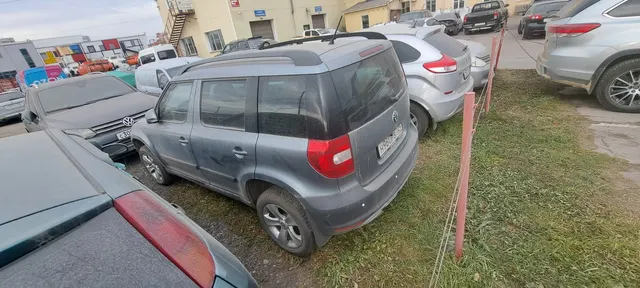 Легковой автомобиль универсал SKODA YETI, 2012 г.в., г/н H960PB124, VIN XW8JF25L1DH701689, номер кузова XW8JF25L1DH701689, номер двигателя C06840, цвет серый.  Начальная цена продажи 667 000 руб. Задаток 100100 руб.