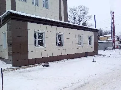 Земельный участок площадью 81 кв.м с кадастровым номером 40:01:180202:33 с расположенным на нем объектом недвижимого имущества — пристройка к административному зданию с кадастровым номером 40:01:180202:659, по адресу:                        Местоположение установлено относительно ориентира, расположенного в границах участка. Почтовый адрес ориентира: Калужская область, р-н. Бабынинский, п. Бабынино, ул. Новая, д. 4