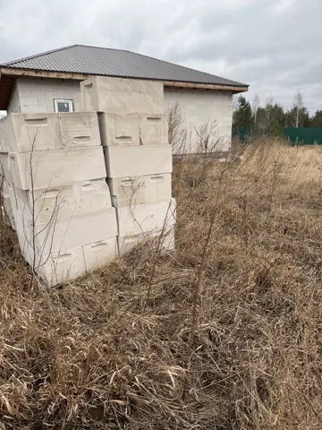 Жилой дом, площадью 84 кв.м, кадастровый №24:04:0301003:7396, земельный участок, площадью 1206+/-24 кв.м, кадастровый №24:04:0301003:1238, расположенные по  адресу: Красноярский край, Березовский район, ДНТ «Есаульские луга», дом (з/у) 60. Начальная цена продажи 3 041 600 руб. Задаток 152000 руб.