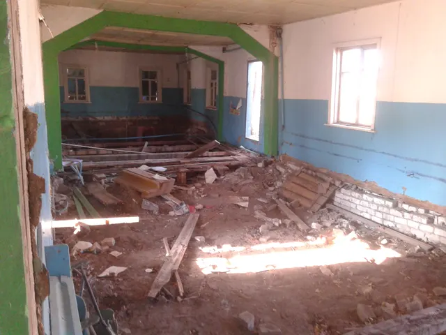 Нежилое здание, расположенное на земельном участке