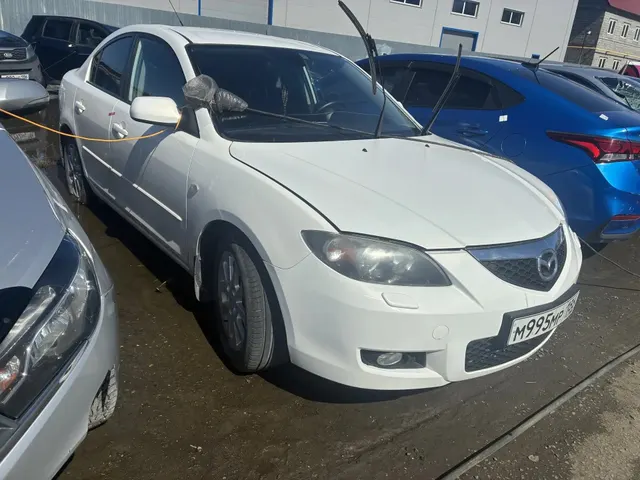 Автомобиль марки "MAZDA 3", г/н М995МР186, 2008 Г/В, белого цвета, VIN-JMZBK12F501776246 ТС обременено ЗАЛОГОМ. По общему правилу при переходе права собственности залог сохраняется в соответствии со ст. 353 ГК РФ; приобретатель имущества приобретает права и несет обязанности залогодателя. Риски, связанные с сохранением залога и возможностью обращения взыскания на предмет залога, несет приобретатель. ТС имеет ограничения ФССП на регистрационные действия (ключи и документы отсутствуют)