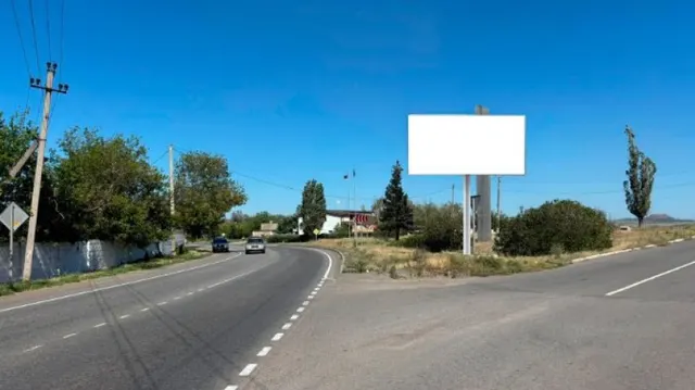 1) (№ в Схеме РК 21) Адрес: г. Зугрэс, ул. Пригородная, на пересечении с ул. Корниенко; 2) (№ в Схеме РК 22) Адрес: г. Зугрэс, ул. Корниенко, на пересечении с ул. Пушкина; 3) (№ в Схеме РК 23) Адрес: г. Зугрэс, ул. Ленина, 60м после пересечения с ул. Корниенко;