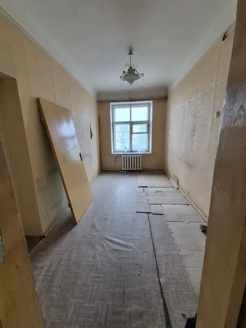 Право на заключение договора аренды нежилого помещения с кадастровым номером 55:36:090109:6516, общей площадью 10,8 кв. м, расположенного  по адресу: Омская область, г. Омск, ул. Богдана Хмельницкого, д. 214, пом. 30П.