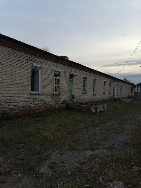 Здание инфекционного отделения одновременно с земельным участком по адресу: Курганская область, Шумихинский муниципальный округ, г. Шумиха, ул. Советская, д. 125