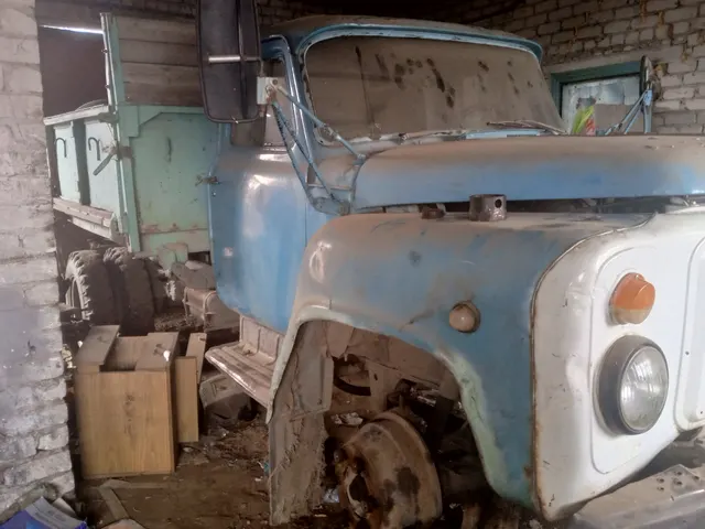 Автомобиль ГАЗ-САЗ 3507 самосвал