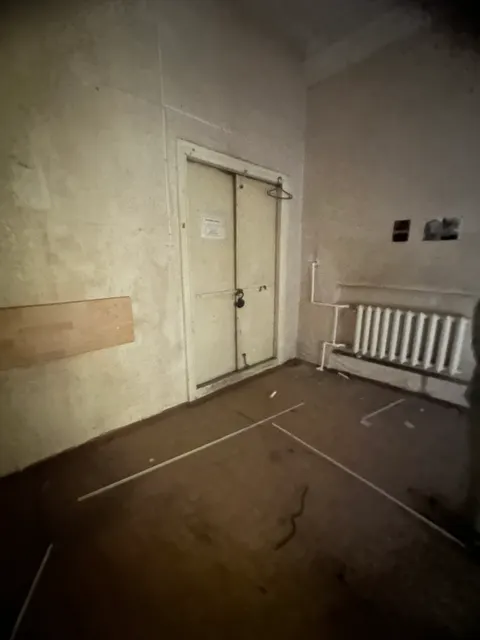 нежилое помещение  площадью 174,6 кв. м с к.н. 61:24:0012270:136 по адресу: Ростовская область, Морозовский район, г. Морозовск, ул. Калинина, 236