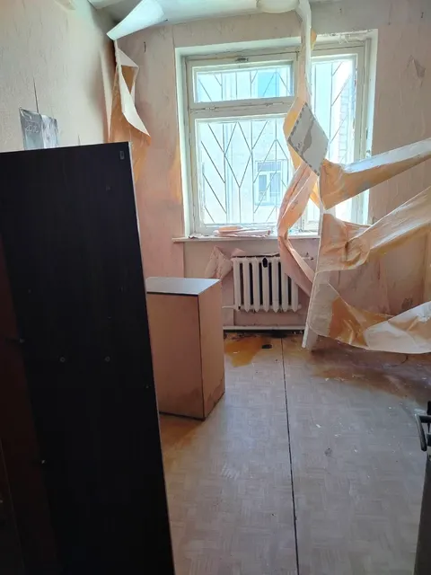 Нежилое помещение общей площадью 17,50 кв. м (кадастровый номер 53:23:7009401:295, РНФИ П13540000763), расположенное по адресу: г. Великий Новгород, пер. Мининский, д7