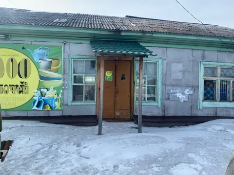 Здание, назначение: нежилое, общей площадью 98,8 кв.м., расположенное по адресу: Российская Федерация, Красноярский край, м.о. Канский, с. Анцирь, ул. Советская, зд. 49, кад. номер: 24:18:3001033:71, с одновременным отчуждением земельного участка, кад. номер: 24:18:3001033:15