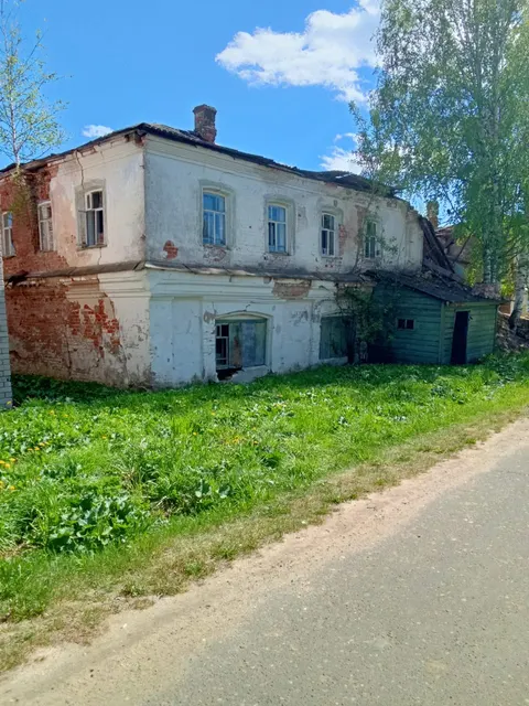 Имущественный комплекс: 1. Здание общей площадью 349,8 кв.м., кадастровый номер 76:06:100601:341; 2. Здание общей площадью 117,3 кв.м, кадастровый номер 76:06:100601:338;  3. Земельный участок, общей площадью 1 050 кв.м, кадастровый номер: 76:06:100601:336, расположенные по адресу: Ярославская область, р-н Любимский, с Закобякино, ул Кудрявцева, д. 1