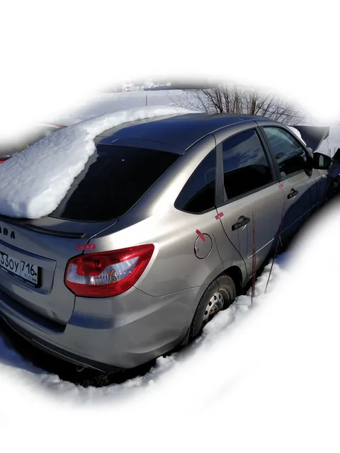 Автомобиль Лада Гранта (033)