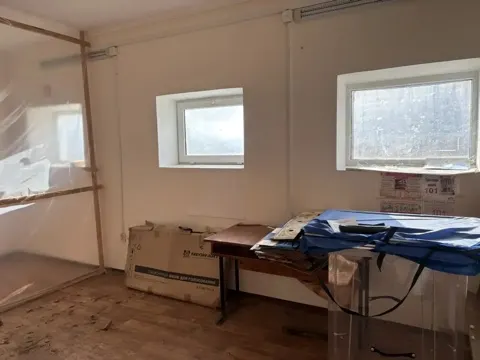 Нежилое помещение, общей площадью –52,2 м², кадастровый номер: 90:01:020401:1447
