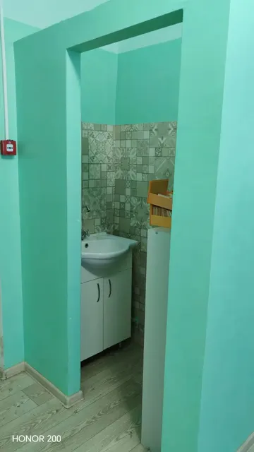 Нежилые помещения с кадастровым номером 02:57:030903:189 общей площадью 51,9 кв.м, расположенные на первом этаже жилого трехэтажного здания