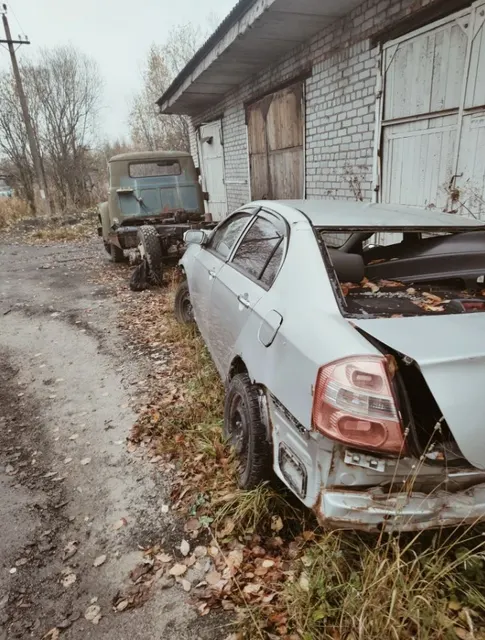 Автомобиль Лифан 214813, VIN X9W214813A0002072, 1 шт. Реализация в качестве годных остатков. + Мотоцикл ZID250, без г.р.з., VIN X1SM51031NC033423, 1 шт. Реализация по прямому назначению. Единый лот. Сопроводительные документы отсутствуют.