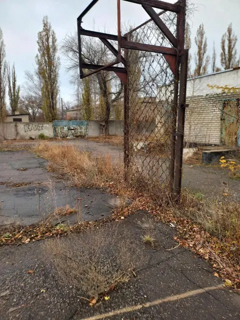 Аренда нежилого помещения (без коммунальных услуг) общей площадью 21,3 кв. м, с кадастровым номером 95:32:0301015:191, расположенное по адресу: Российская Федерация, Луганская Народная Республика, городской округ Стаханов, город Алмазная, улица Терешковой (стадион в районе жилого дома №50)