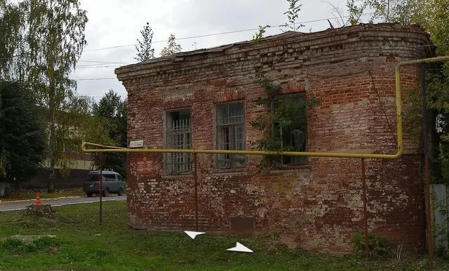 Нежилое здание – «Жилой дом», конец XIX начало XX вв, площадью 213, кв.м., с кадастровым номером 21:03:010301:35, расположенный по адресу: Чувашская Республика, г. Алатырь, ул. Троицкая, д. 2