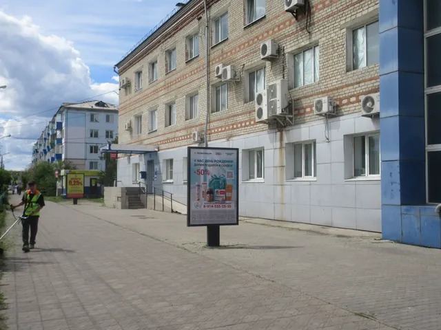 Право заключения договора на установку и эксплуатацию рекламной конструкции на земельном участке, государственная собственность на который не разграничена, по адресу: г. Белогорск, ул. Кирова, д. 123, место № 2 (справа). Учетный номер рекламной конструкции в соответствии со Схемой размещения рекламных конструкций на территории города Белогорск: № СФ-21. Тип РК - Сити формат.