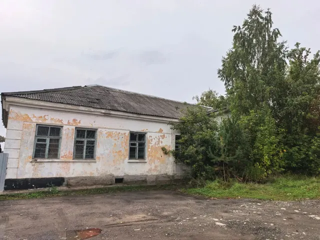 Нежилое здание общей площадью 360 кв.м с земельным участком площадью 1067 кв.м