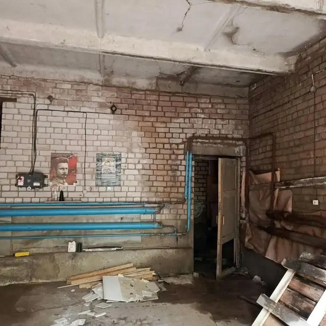 Нежилое помещение (гараж), площадью 39,7 кв.м, расположенное на 1 этаже здания по адресу: Вологодская область, Вашкинский муниципальный район, сельское поселение Липиноборское, село Липин Бор, улица Смирнова, дом 8а.