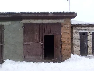 Земельный участок площадью 29 кв.м с кадастровым номером 40:01:180202:32 с расположенным на нем объектом недвижимого имущества — гаражный бокс с кадастровым номером 40:01:180202:645, по адресу: Местоположение установлено относительно ориентира, расположенного в границах участка. Почтовый адрес ориентира: Калужская область, р-н. Бабынинский, п. Бабынино, ул. Новая, д. 4