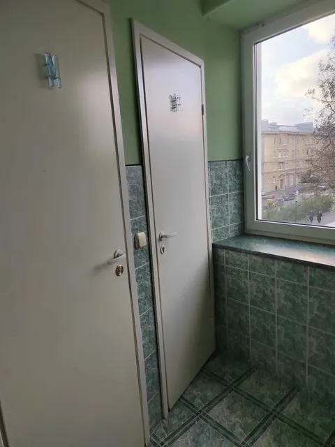 Недвижимое имущество - встроенные нежилые помещения общей площадью 126,9 кв. м, расположенные на 3-м этаже офисной части здания Универмага «Карелия» по адресу: г. Петрозаводск, ул. Кирова, д. 2 (помещение № 2-9; 11-14 ).