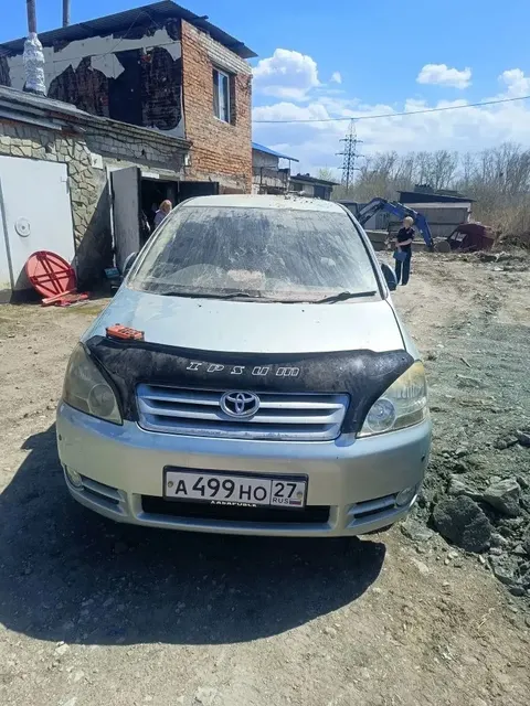 Автомобиль марки "Toyota Ipsum", г/н А499НО27, 2001 г. в, № кузова АСМ210016304, цвет голубой, имеются повреждения по корпусу.