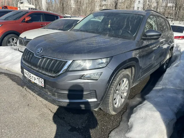 а/м Skoda Kodiaq тёмно - серого цвета, 2019 г.в., гос. №P436TP 152, VIN XW8LC4NS1KH418145, повреждение (вмятина) задней крышки багажника, зарегистрировано ограничение