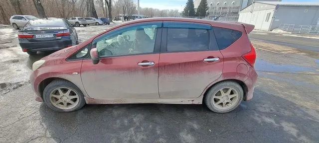 Легковой автомобиль комби (хэтчбек) NISSAN NOTE, 2013г.в., г/н A379РУ124, VIN Е12-178445, номер кузова Е12-178445, номер двигателя HR12243919A, цвет красный. Начальная цена продажи 462 400 руб. Задаток 69370 руб.