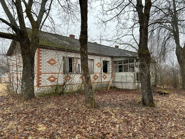 Здание, расположенное  по адресу: Ярославская область, Мышкинский район,  Флоровский с/о, с. Флоровское, ул. Малкова, д.12, количество этажей: 1-этажное, общей площадью 120,5 кв. м, кадастровый № 76:07:101702:275, с земельным участком общей площадью 1168 кв.м, кадастровый № 76:07:101702:274, по адресу: Ярославская область,  Мышкинский муниципальный район, Приволжское сельское поселение,  село Флоровское,  ул. Малкова, земельный участок 12   