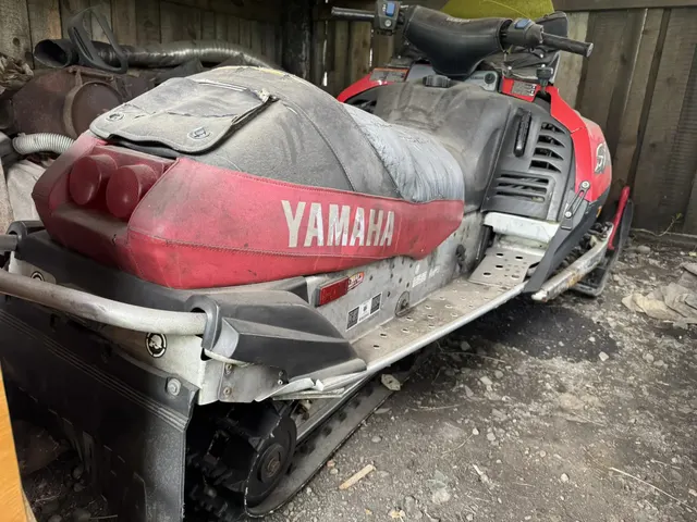 Снегоход марки "YAMAHA VENOM".