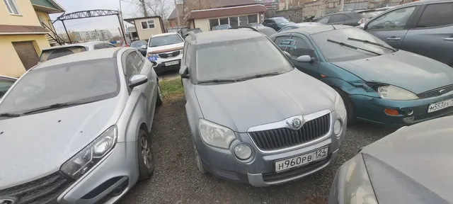 Легковой автомобиль универсал SKODA YETI, 2012 г.в., г/н H960PB124, VIN XW8JF25L1DH701689, номер кузова XW8JF25L1DH701689, номер двигателя C06840, цвет серый.  Начальная цена продажи 667 000 руб. Задаток 100100 руб.