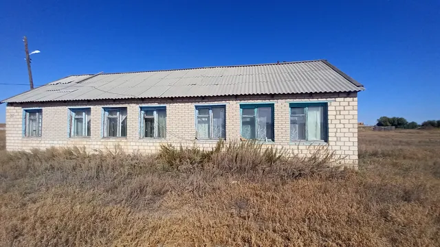 Здание с кадастровым номером 56:11:0702001:106 и земельный участок под ним с кадастровым номером 56:11:0702001:124