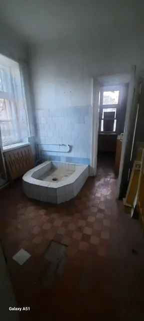 Нежилое здание площадью 993,5 кв.м, кадастровый номер 34:34:080079:534 с земельным участком площадью 1 639,0 кв.м, кадастровый номер 34:34:080069:2. Волгоград, Красноармейский район, ул. Героев Малой Земли, 39.
