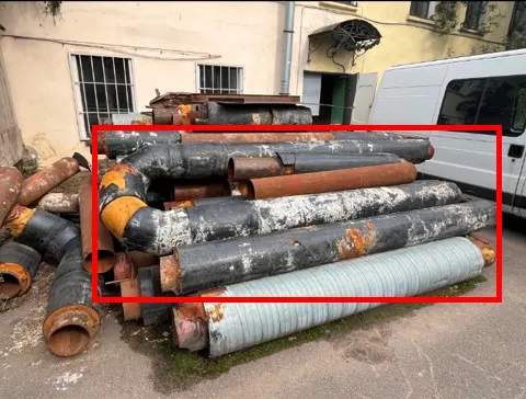 Движимое имущество казны Санкт-Петербурга: 1) Металлолом 12А, весом 1,25 т, реестровый номер 0024КДЗ0000062; 2) Металлолом 12А, вес 0,146 т, реестровый номер 0024КДЗ0000063; 3) Металлолом нержавеющая сталь 12х18Н10Т, весом 0,008 т, реестровый номер 0024КДЗ0000064; фактически расположено по адресу Российская Федерация, г. Санкт-Петербург, Гороховая улица, дом 45, литера В, (склад №14 Центрального района теплоснабжения)