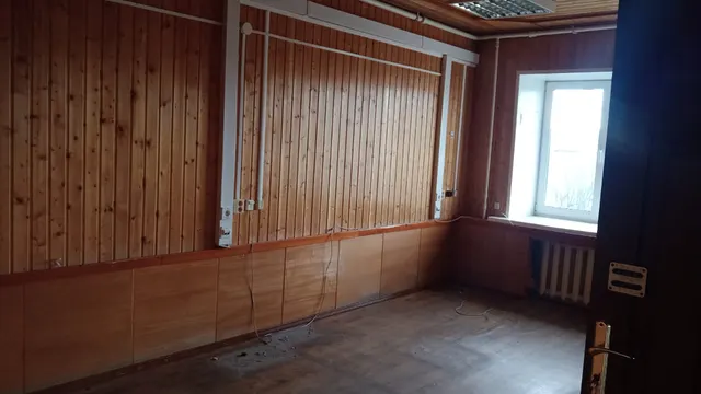 Нежилое помещение, площадью 20,7 кв.м., расположенное на 2 этаже здания по адресу: Вологодская область, р-н. Харовский, г. Харовск, ул. Южная, д. 23.